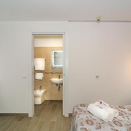 Hotel Storyville Business & Holiday Чинкуале Экстерьер фото