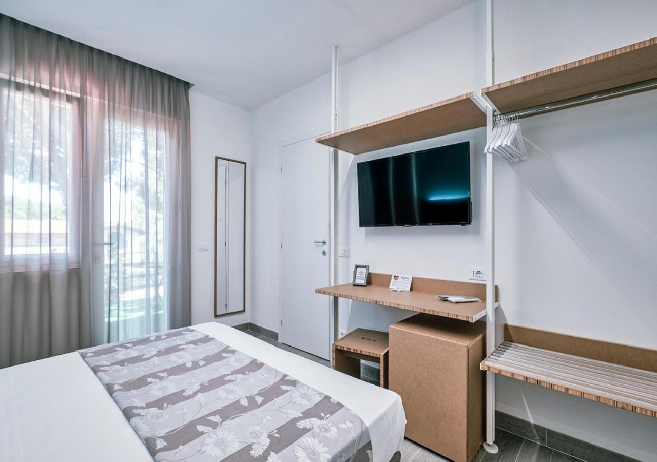 Hotel Storyville Business & Holiday Чинкуале Экстерьер фото