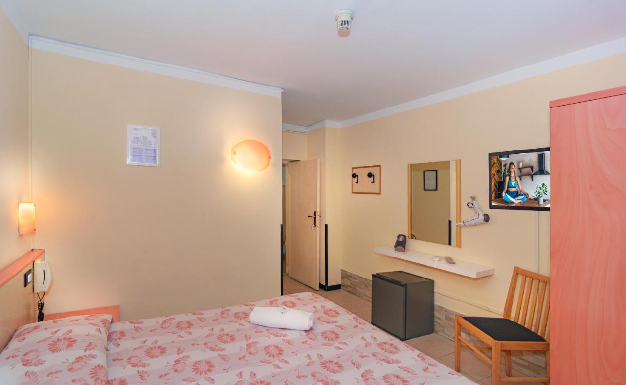 Hotel Storyville Business & Holiday Чинкуале Экстерьер фото