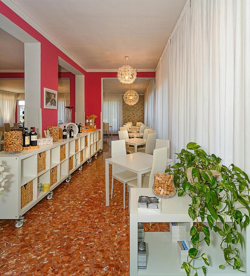Hotel Storyville Business & Holiday Чинкуале Экстерьер фото