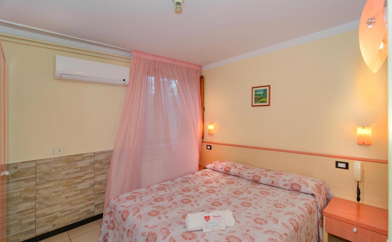 Hotel Storyville Business & Holiday Чинкуале Экстерьер фото
