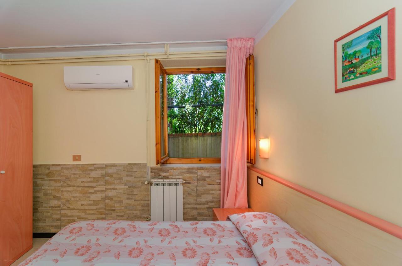 Hotel Storyville Business & Holiday Чинкуале Экстерьер фото